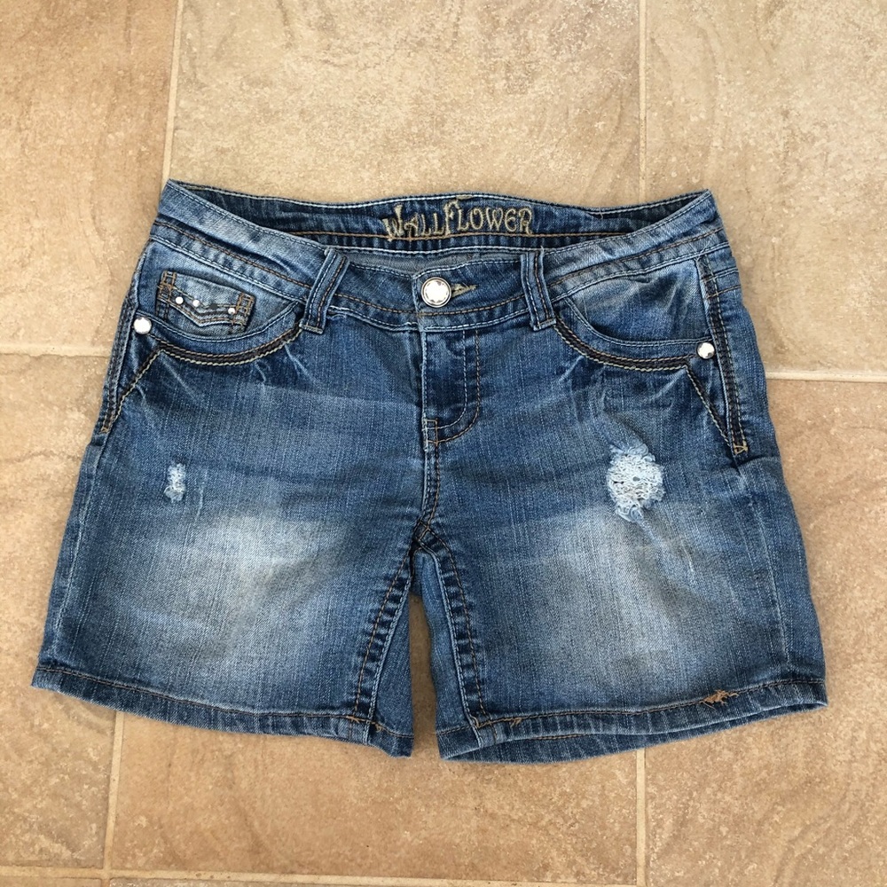 Super cute denim Wallflower shorts!